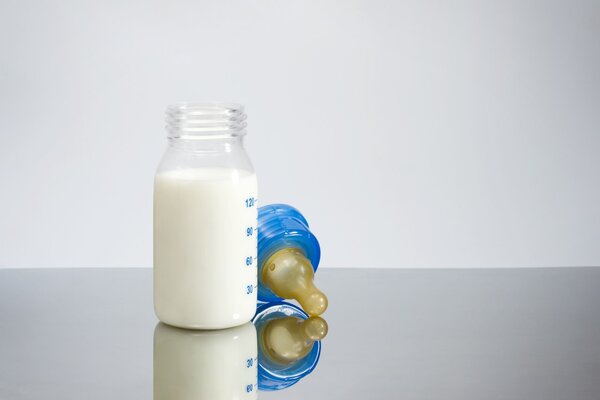 挤出来的母乳放在奶瓶里可以放多久