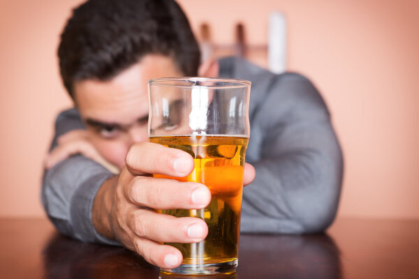 饮酒过量后解酒的方法有如下五点: